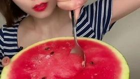 放风少年吃瓜,揭秘校园风云背后的秘密