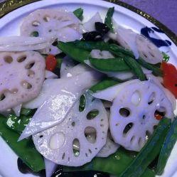 孙桥路吃瓜,瓜果飘香，品味夏日休闲时光