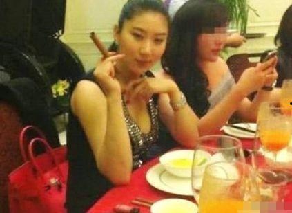 吃瓜50岁大叔,揭秘50岁大叔的吃瓜人生